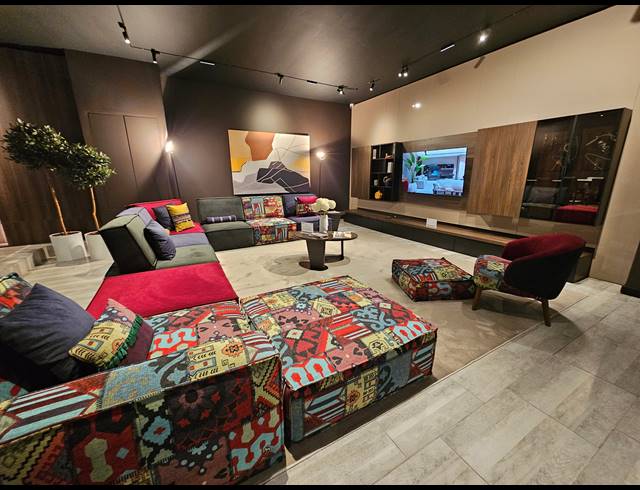 1,000M² SHOWROOM TO LET IN KRAMERVILLE